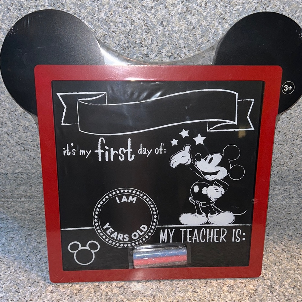 Disney - Mickey Mouse First Day of School Board